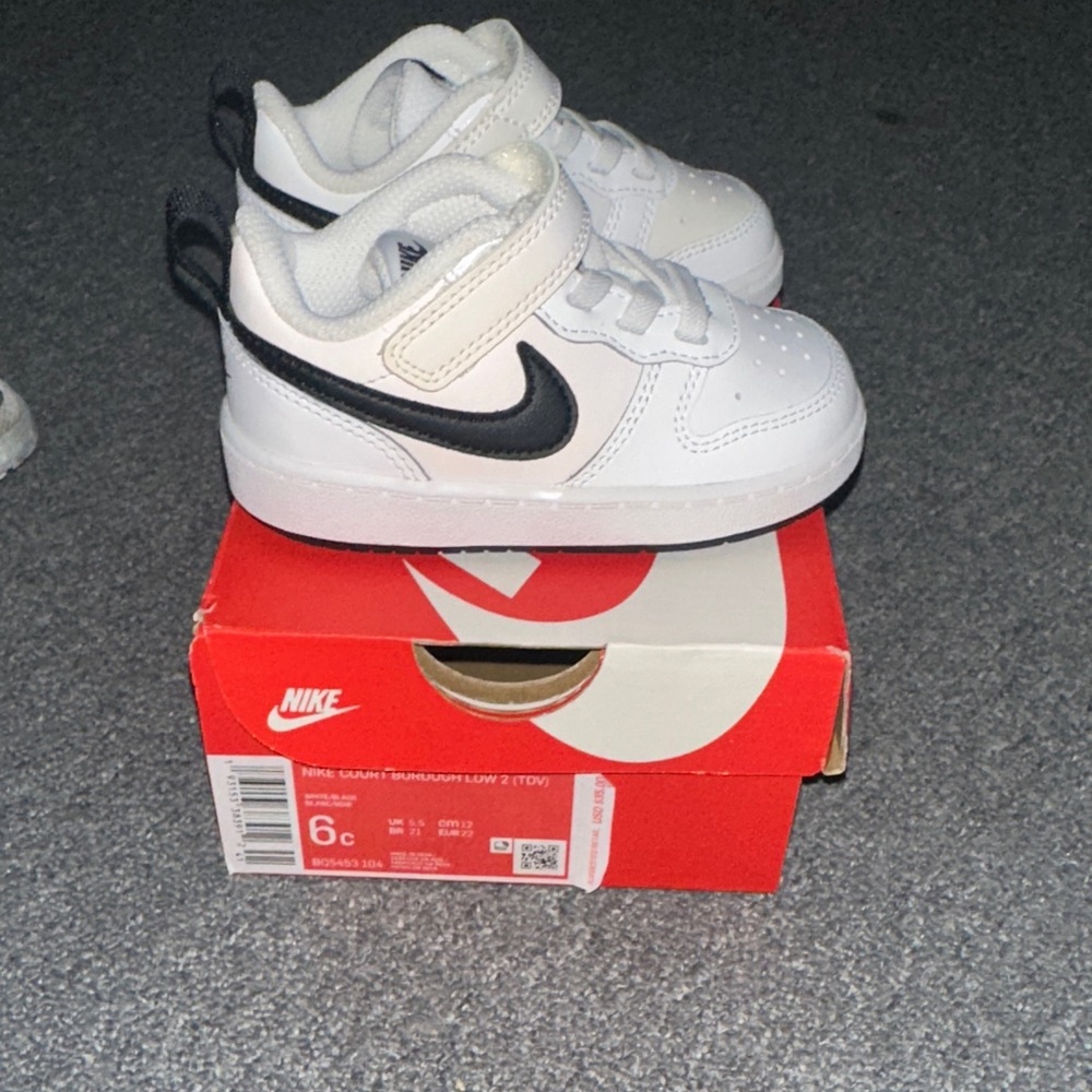 Nike Court Borough Low 2